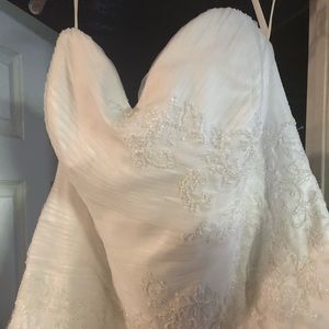NWT Plus Size A-Line wedding gown.